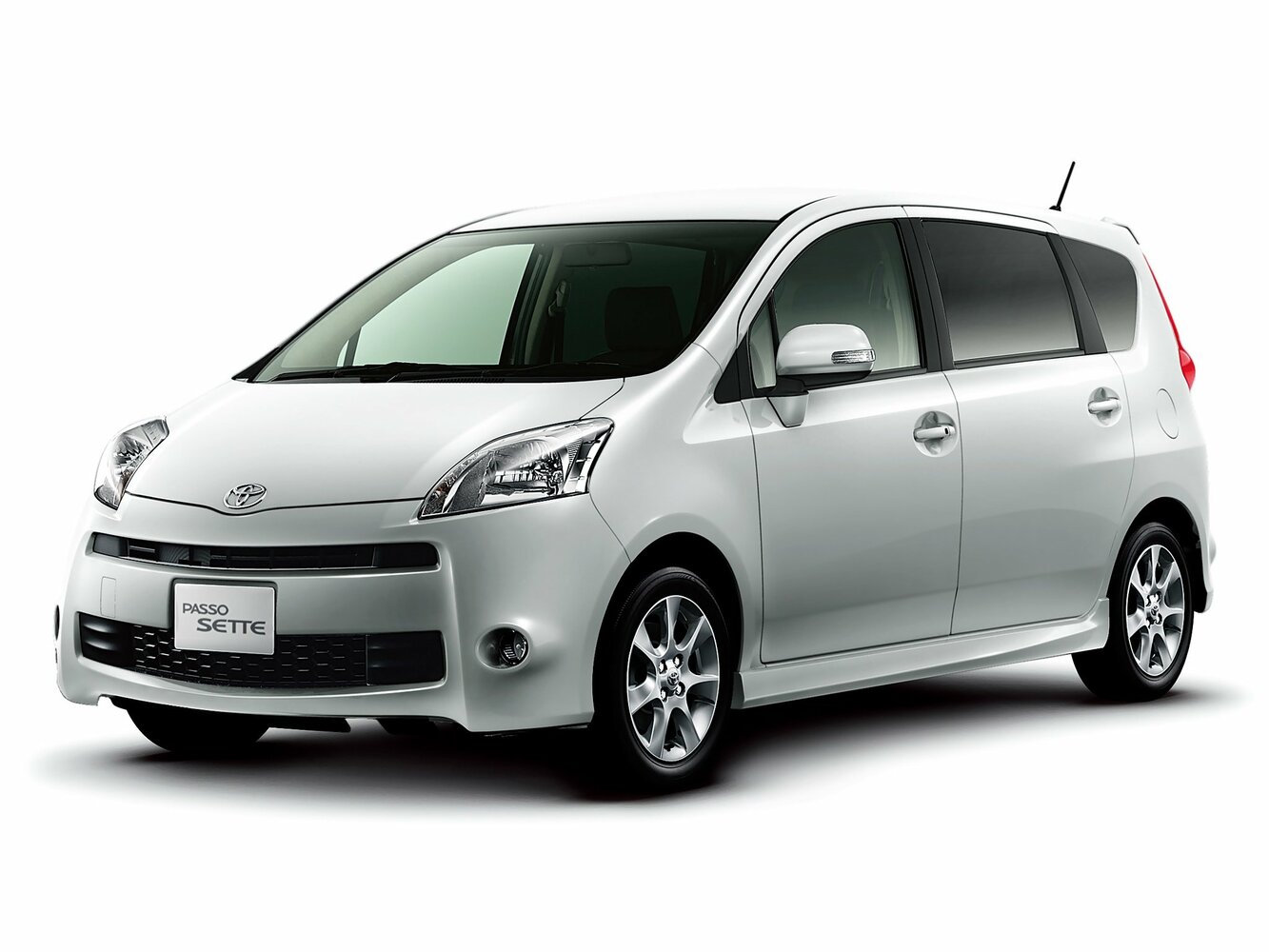 Toyota Passo Sette I (2008-2012) - Компактвэн