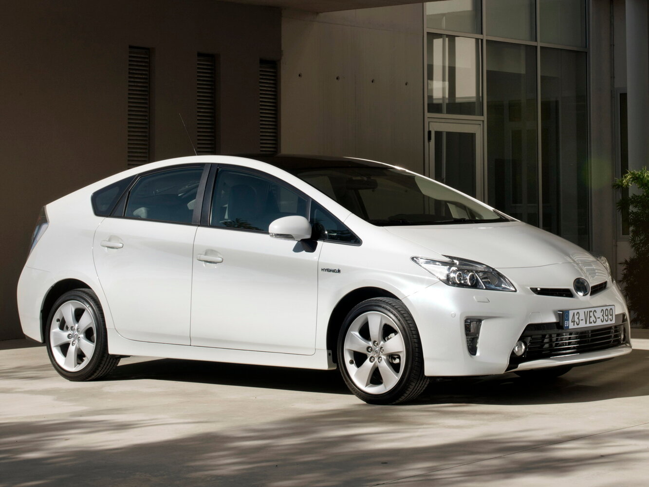 Toyota Prius III (2009-2016) - Лифтбек