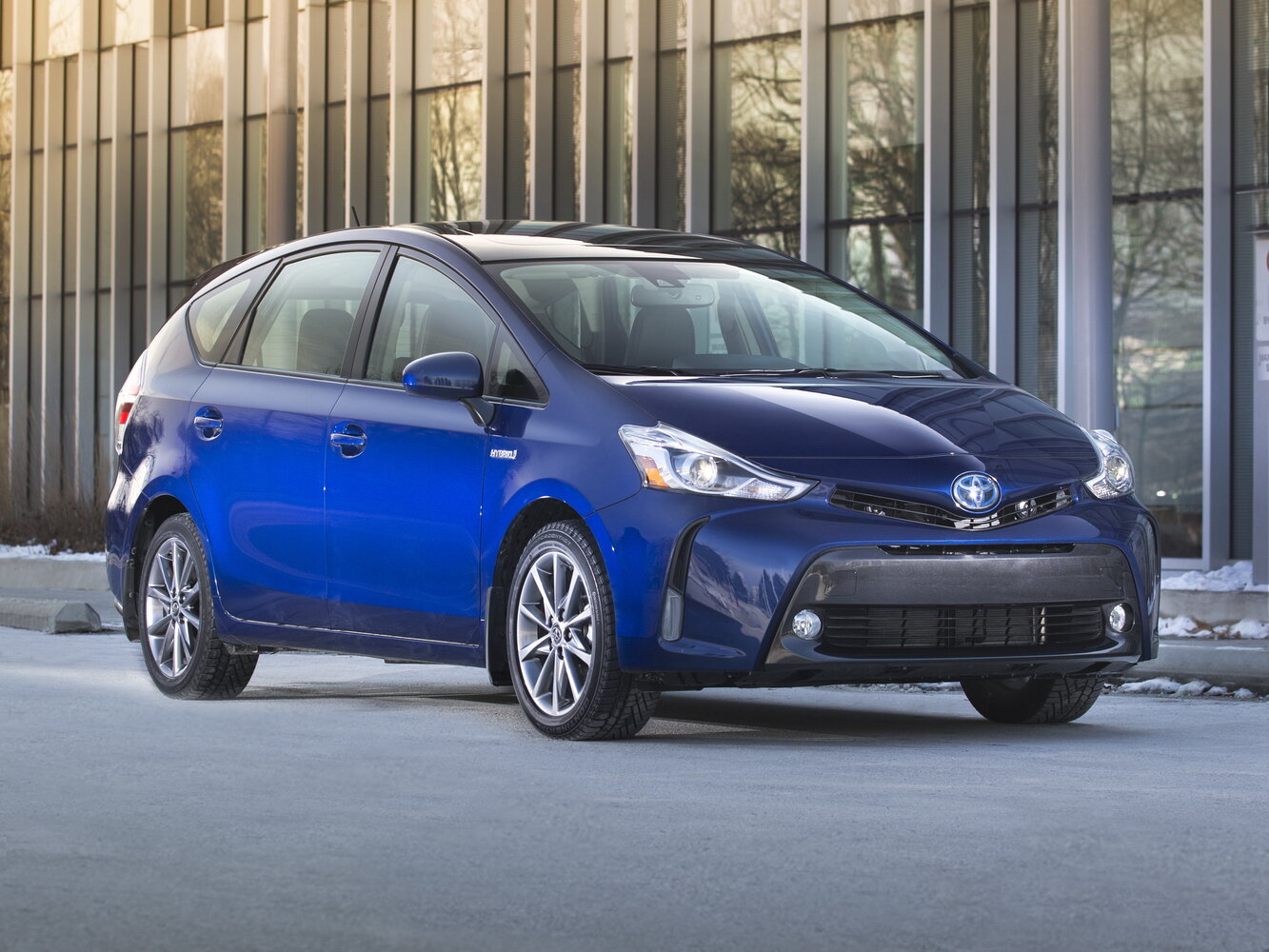 Toyota Prius v (+) I (2011-2021) - Универсал 5 дв.