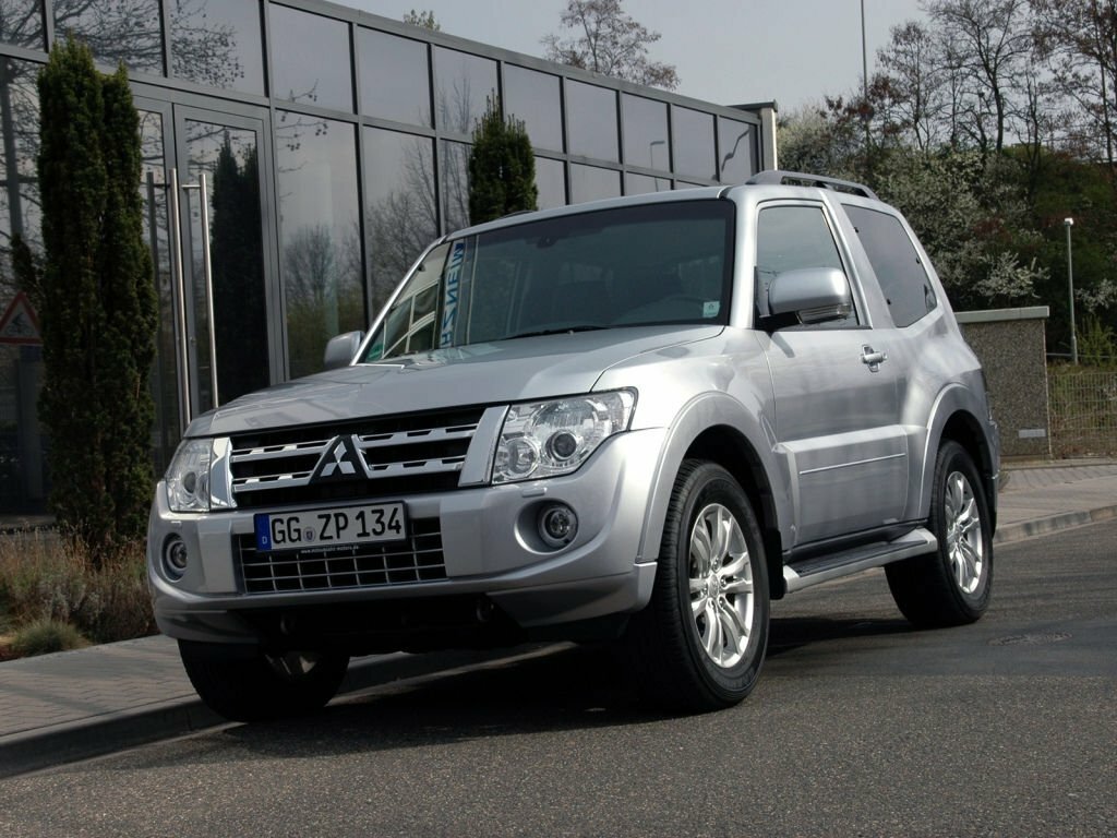 Mitsubishi Pajero IV (2006-2022) - Внедорожник 3 дв.