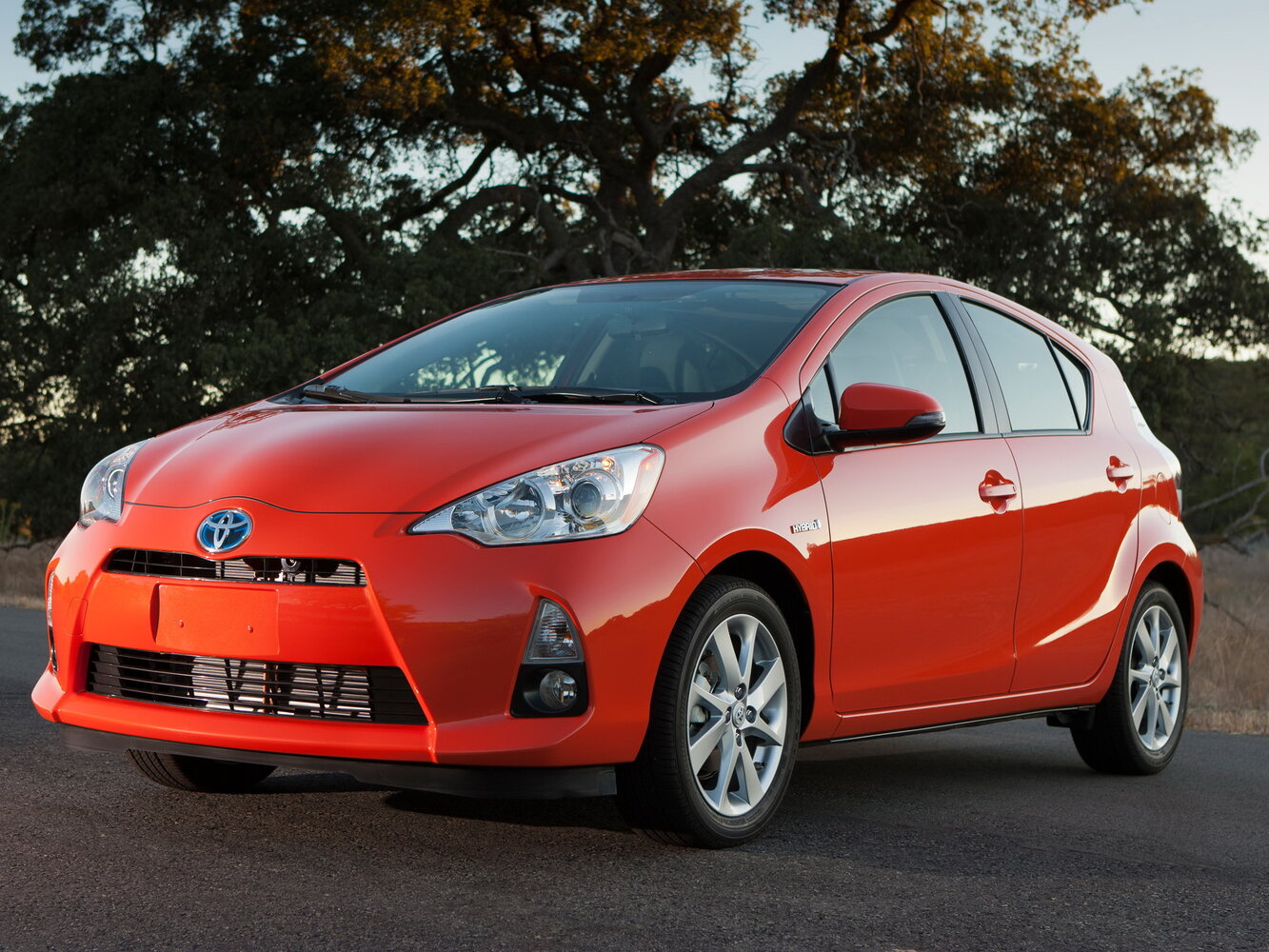 Toyota Prius c I (2011-2021) - Хэтчбек 5 дв.