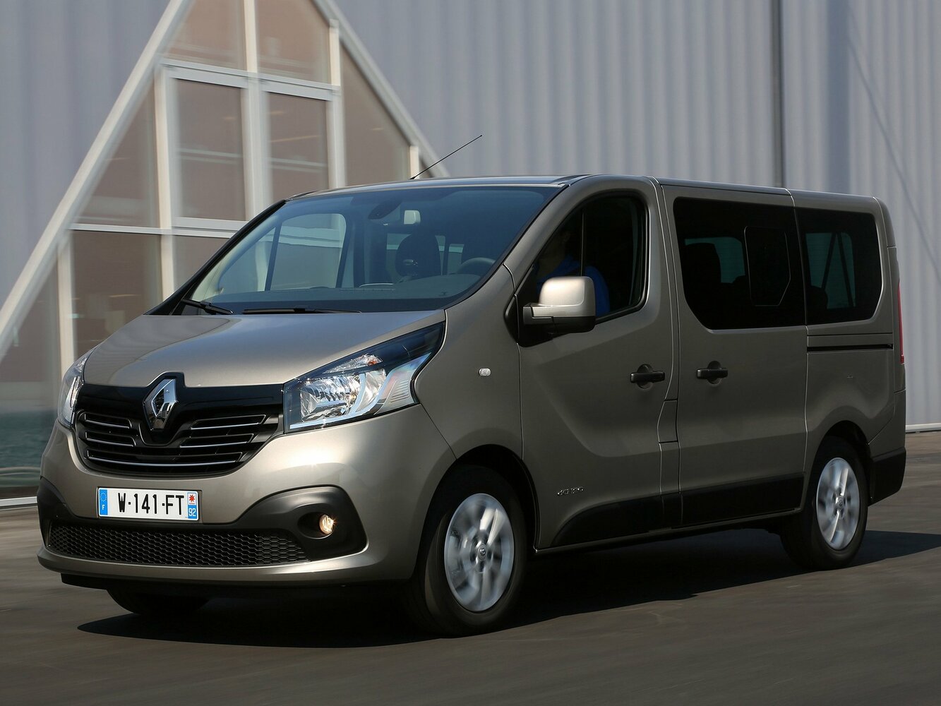 Renault Trafic III (2014-2026) - Минивэн