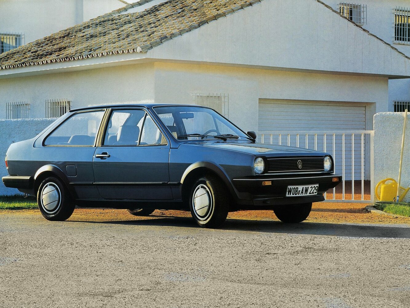 Volkswagen Polo I (1975-1988) - Седан