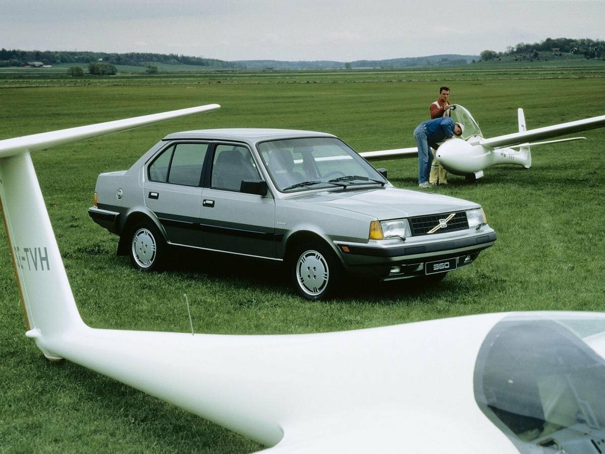 Volvo 300 Series I (1975-1991) - Седан