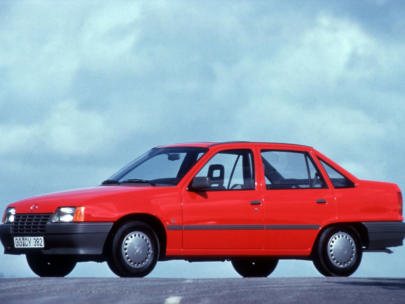Vauxhall Astra E (1984-1993) - Седан