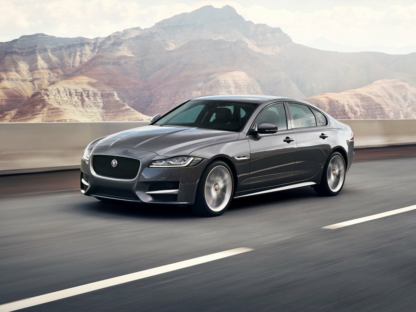 Jaguar XF II (2015-2024) - Седан