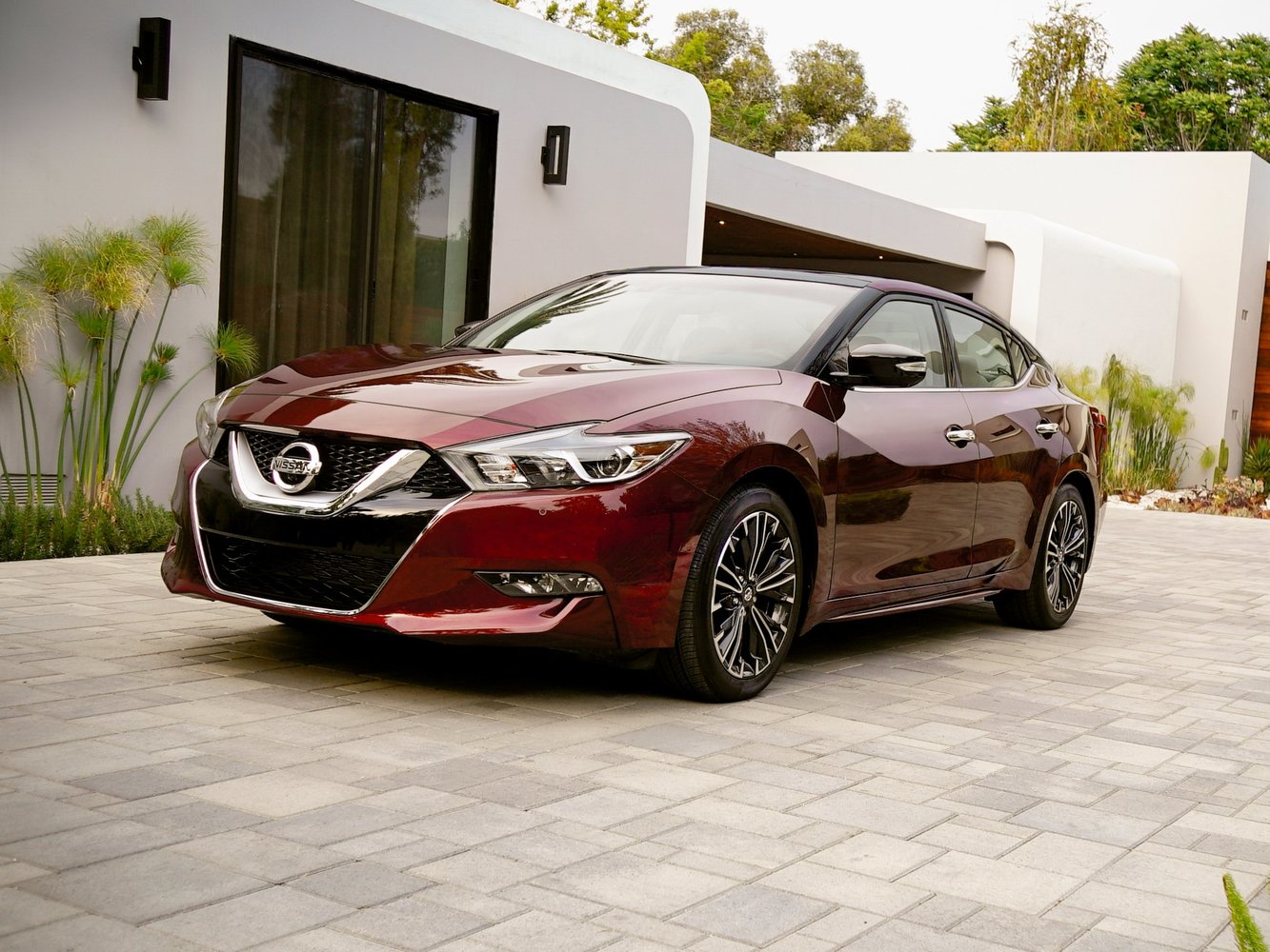 Nissan Maxima VIII (2015-2023) - Седан