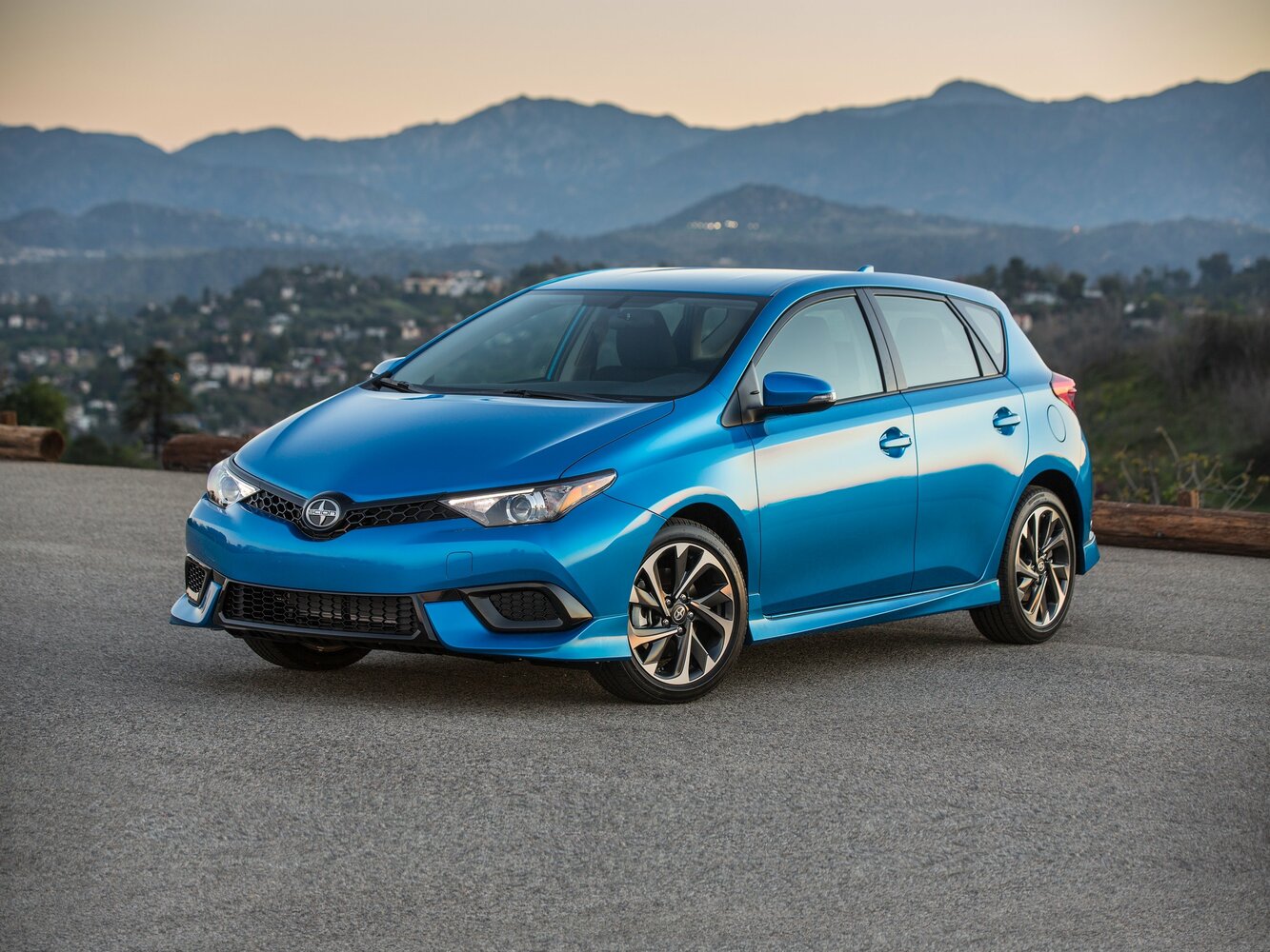 Scion iM I (2015-2016) - Хэтчбек 5 дв.