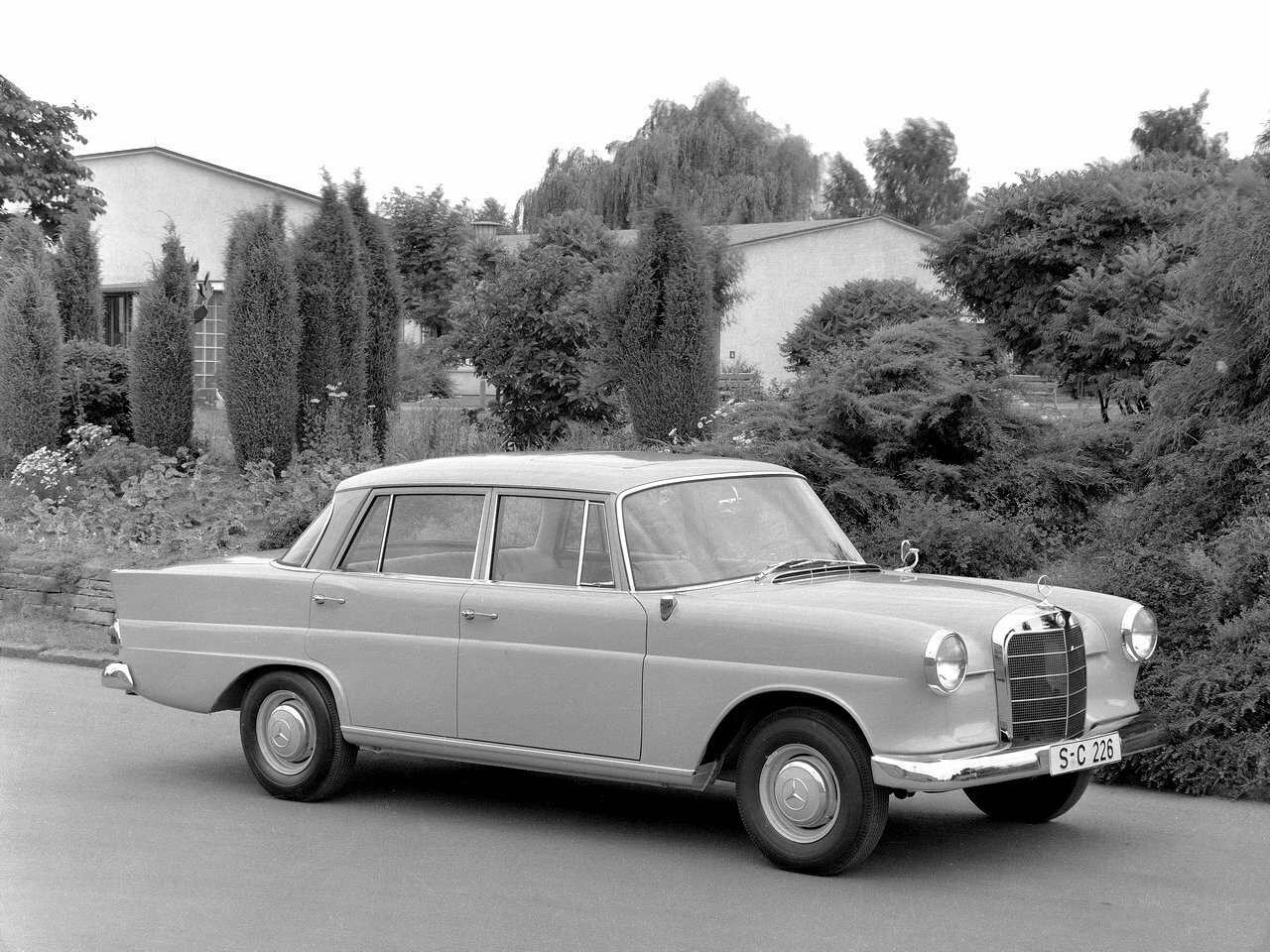 Mercedes-Benz W110 First (1961-1965) - Седан