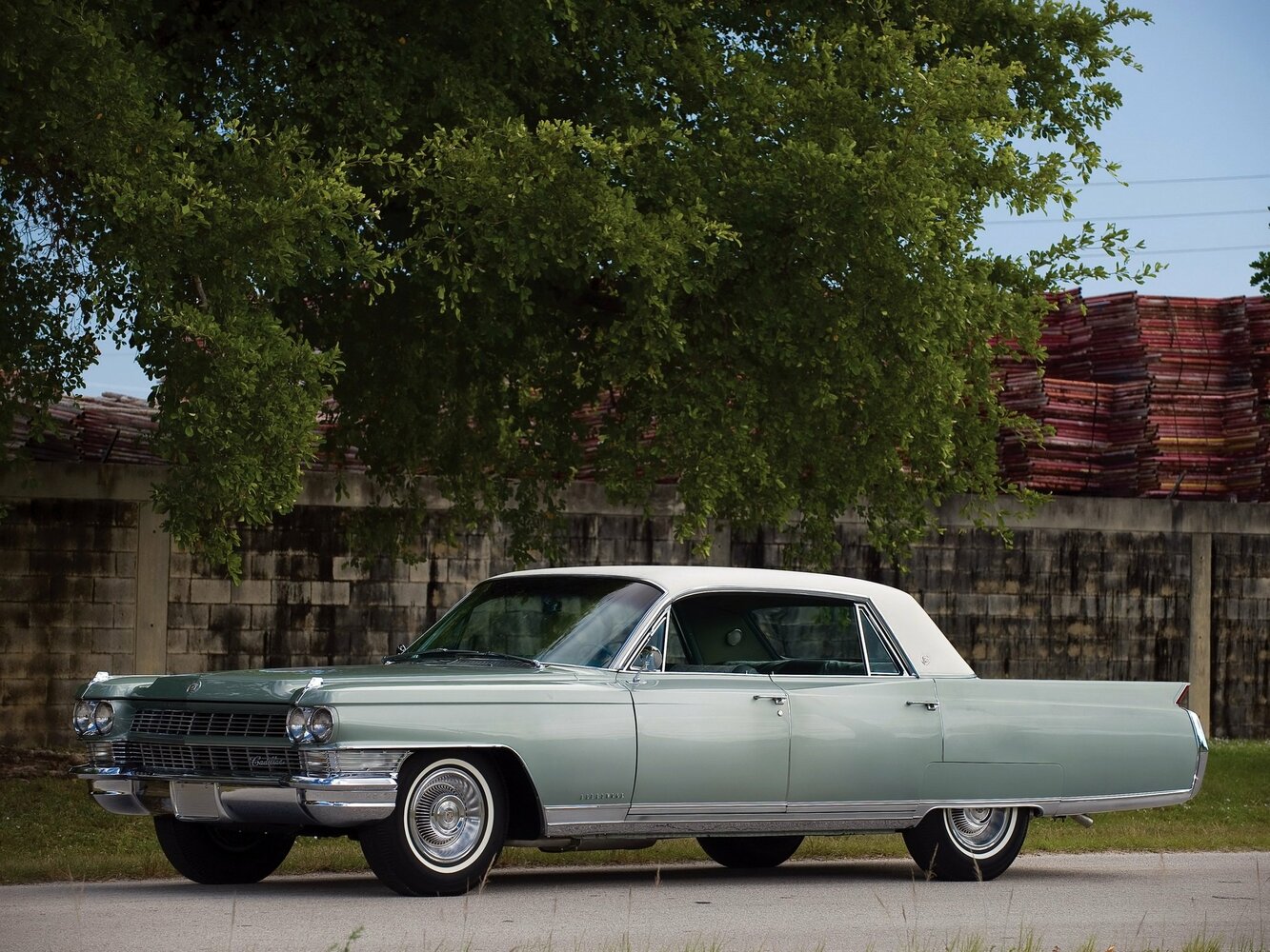 Cadillac Fleetwood 75 (1956-1976) - Седан