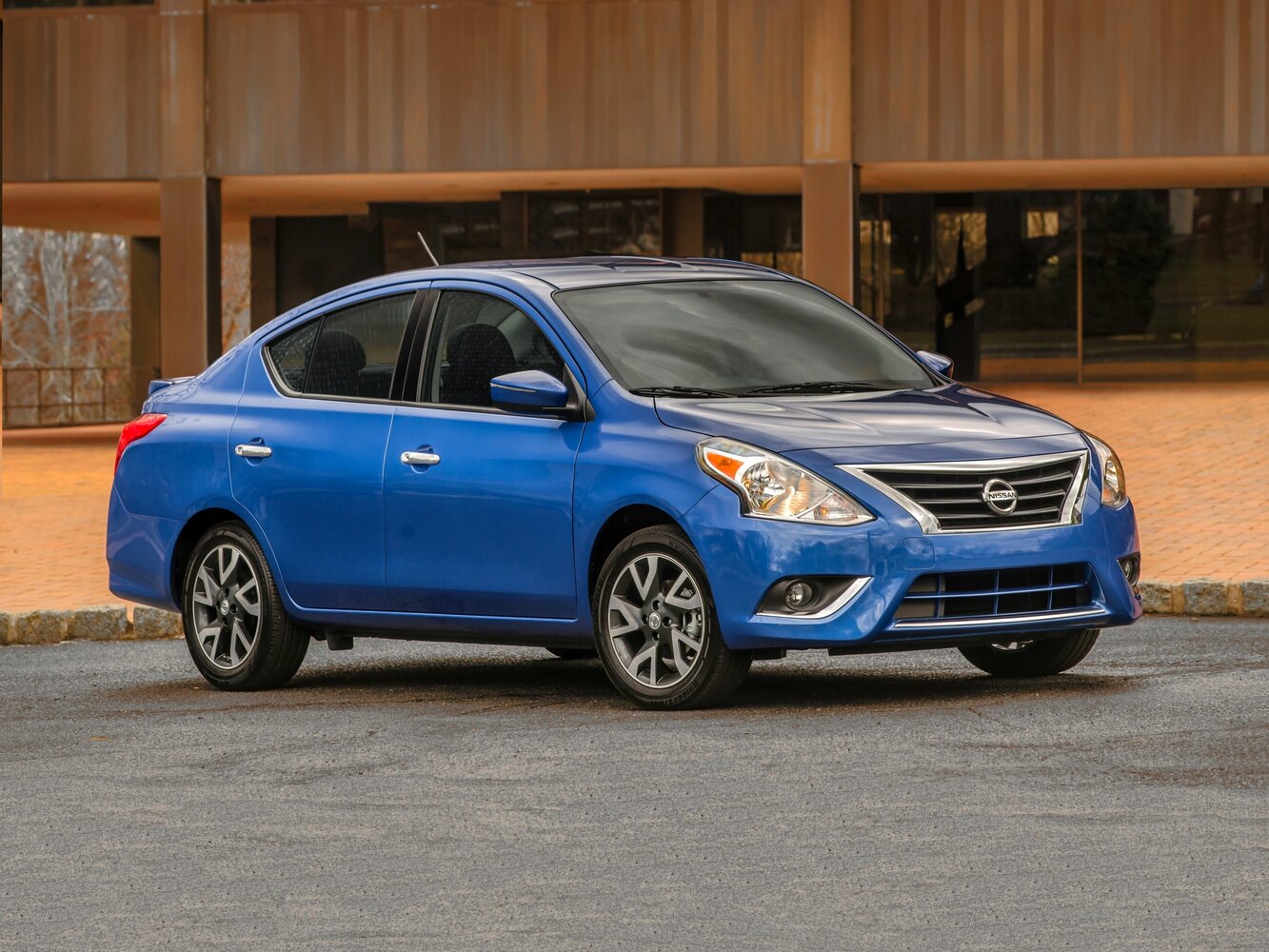 Nissan Versa II (2012-2019) - Седан
