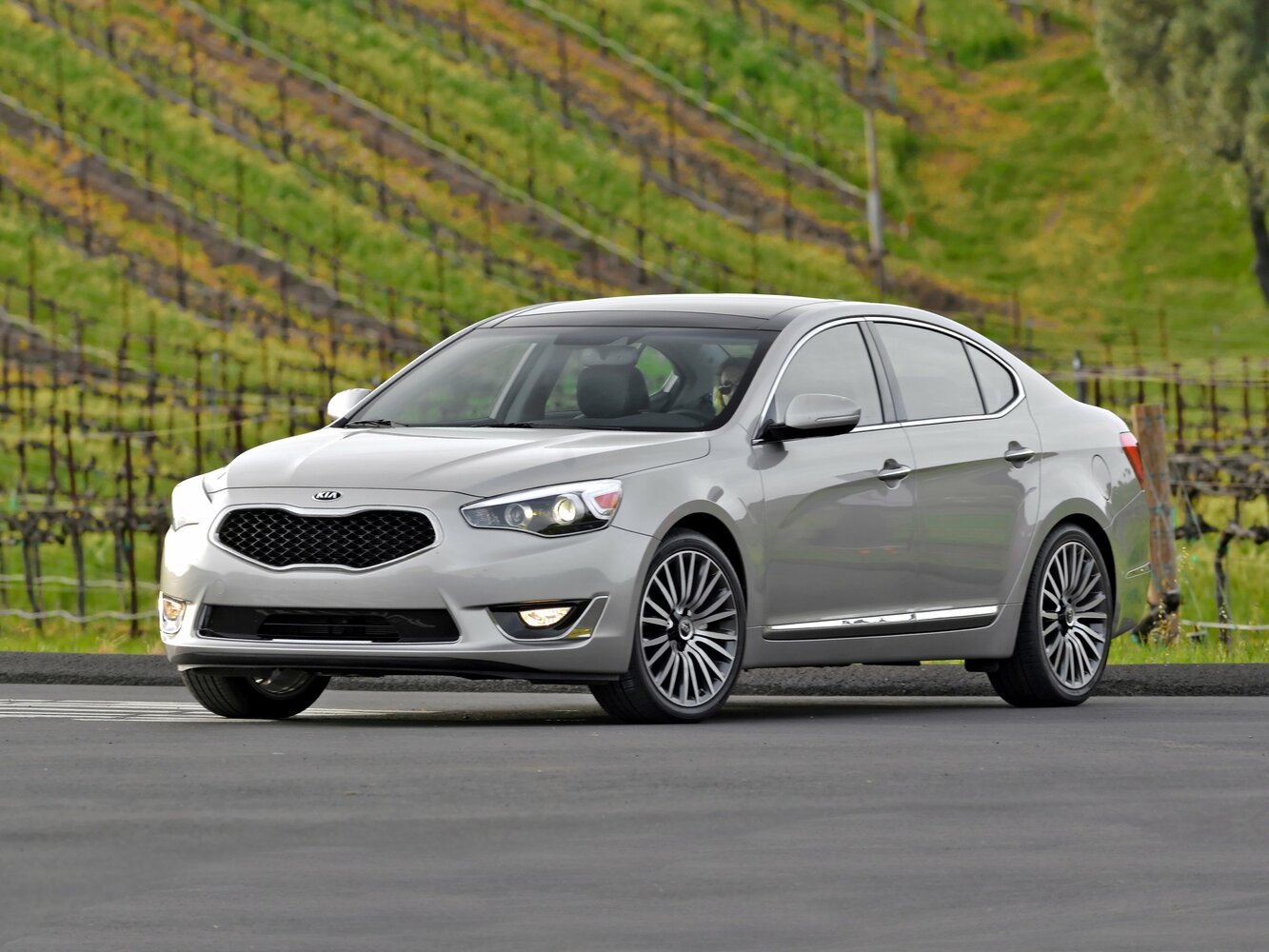 Kia Cadenza I (2009-2016) - Седан