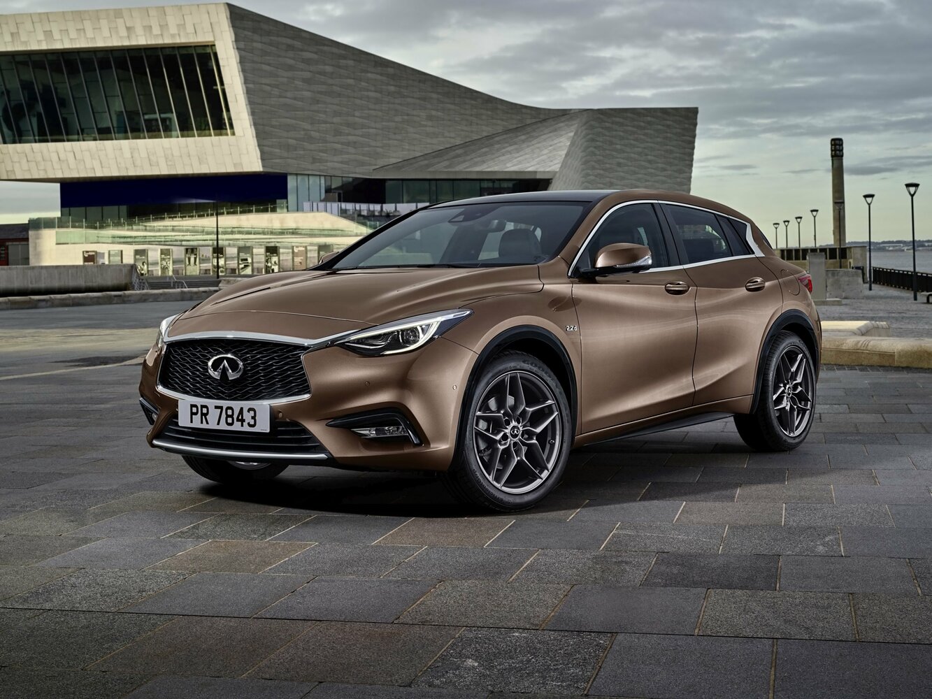 Infiniti Q30 I (2015-2019) - Хэтчбек 5 дв.