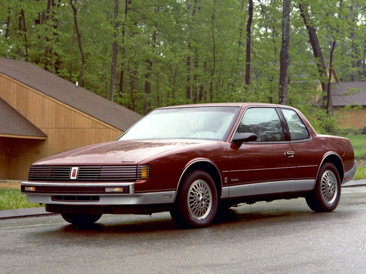Oldsmobile Toronado IV (1985-1992) - Купе
