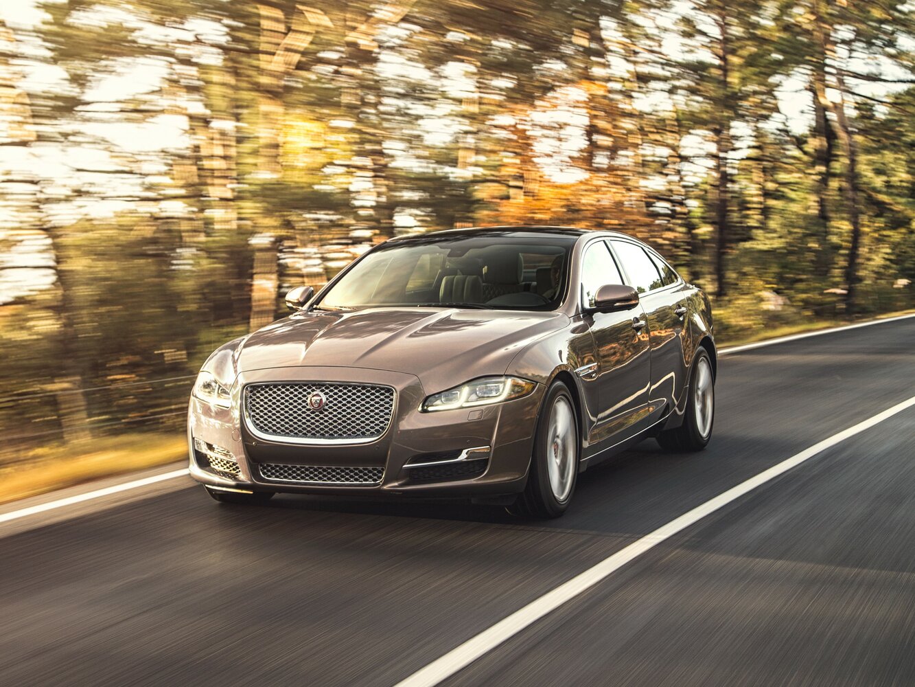 Jaguar XJ IV (2009-2019) - Седан