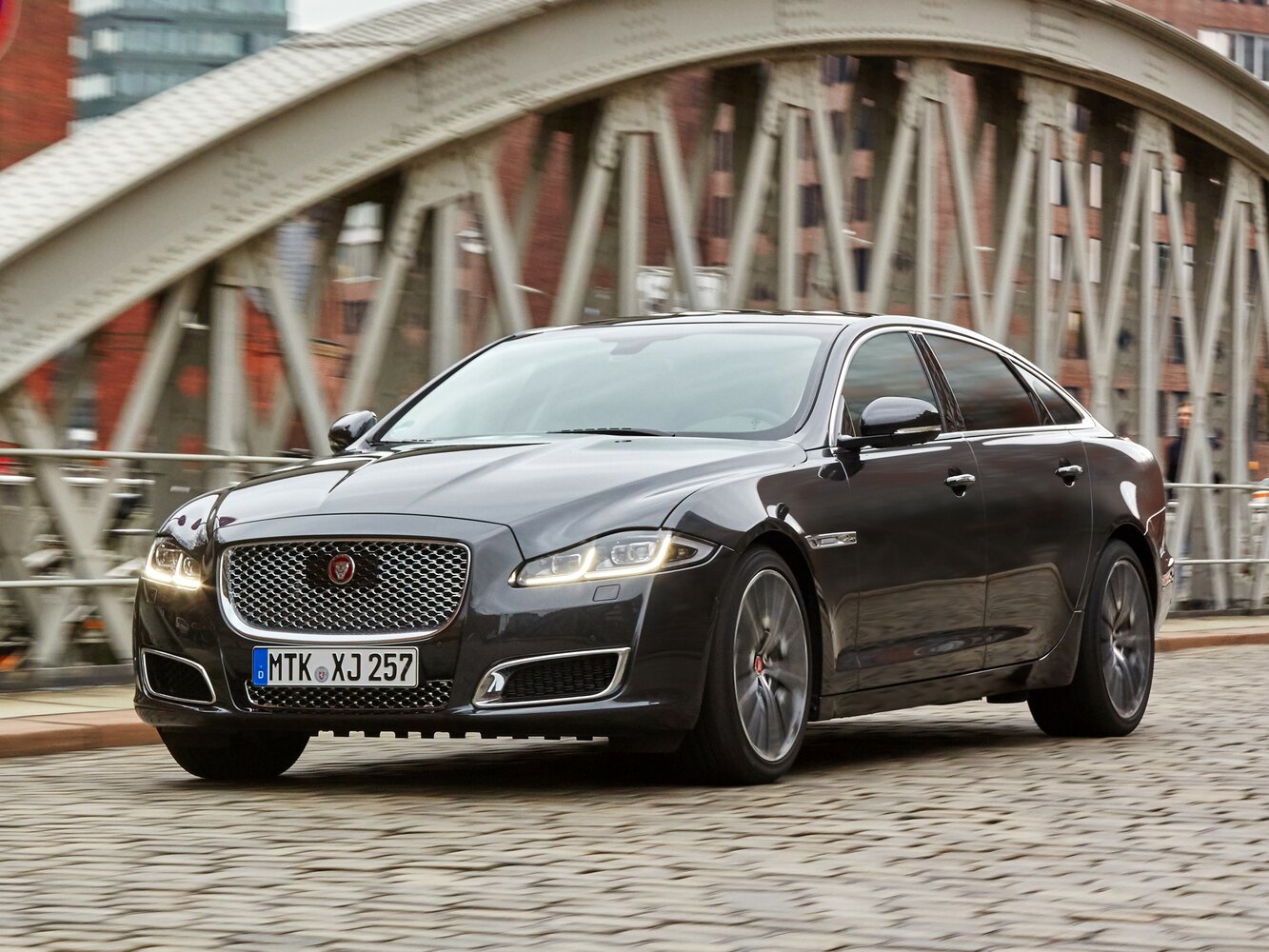 Jaguar XJ IV (2009-2019) - Седан Long
