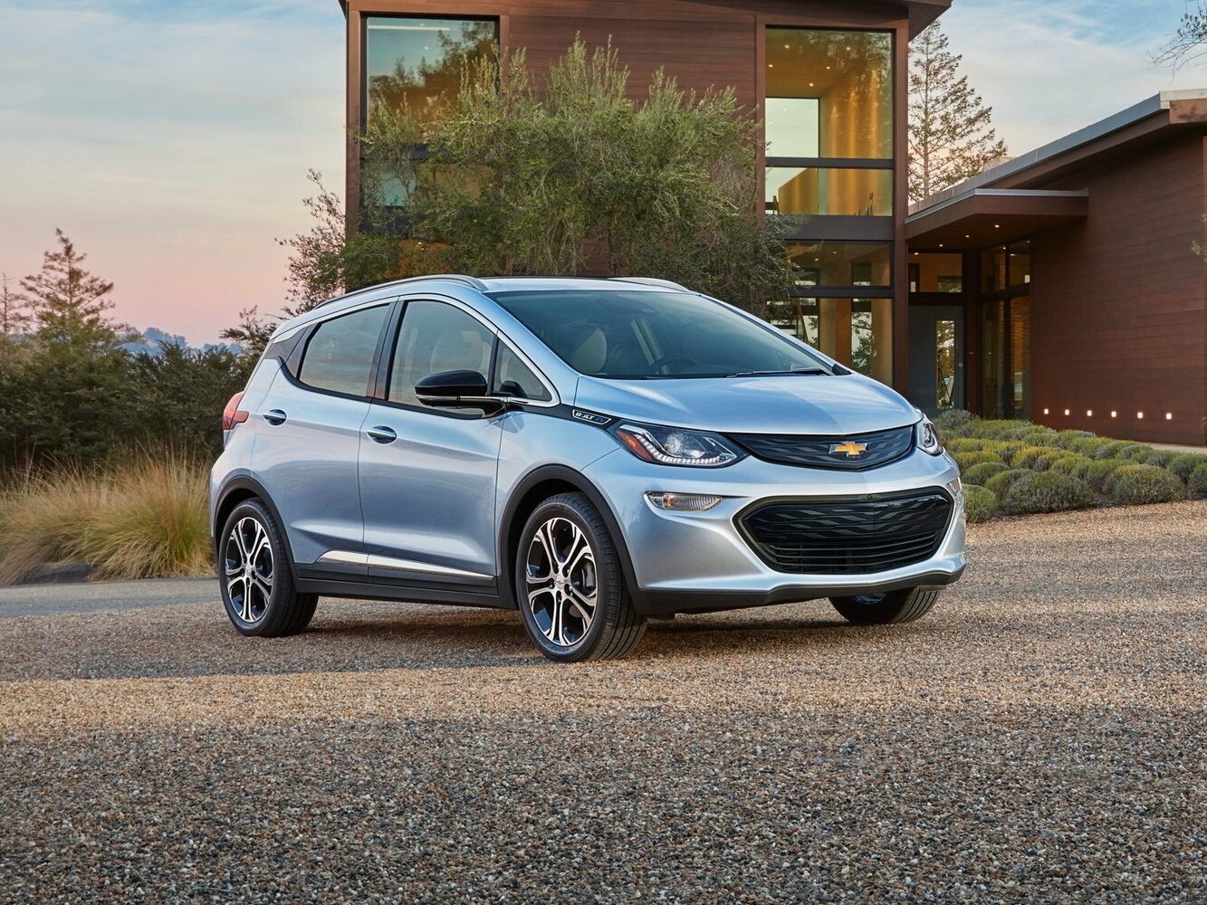 Chevrolet Bolt I (2016-2023) - Хэтчбек 5 дв.