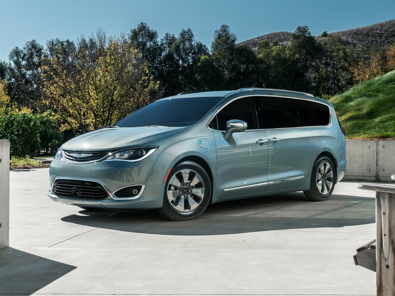 Chrysler Pacifica RU (2016-2026) - Минивэн