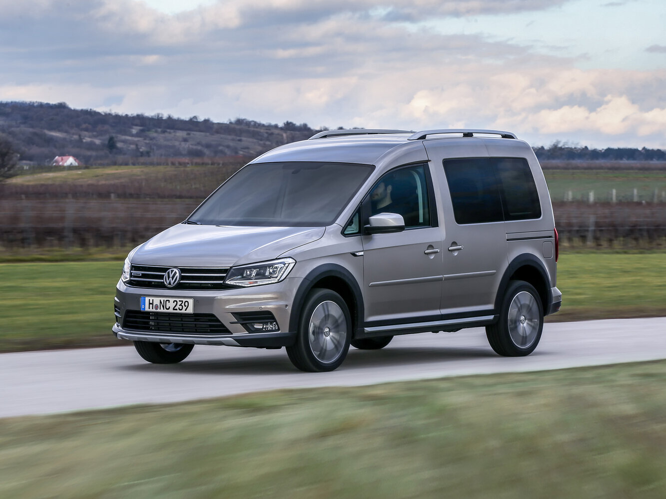 Volkswagen Caddy IV (2015-2020) - Компактвэн Alltrack