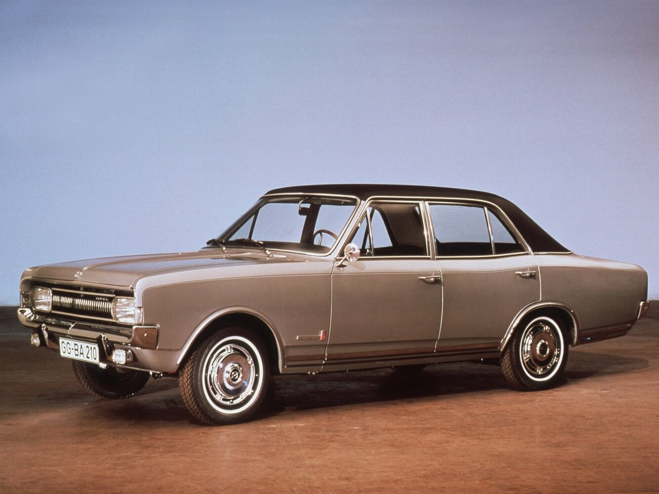 Opel Commodore A (1967-1971) - Седан
