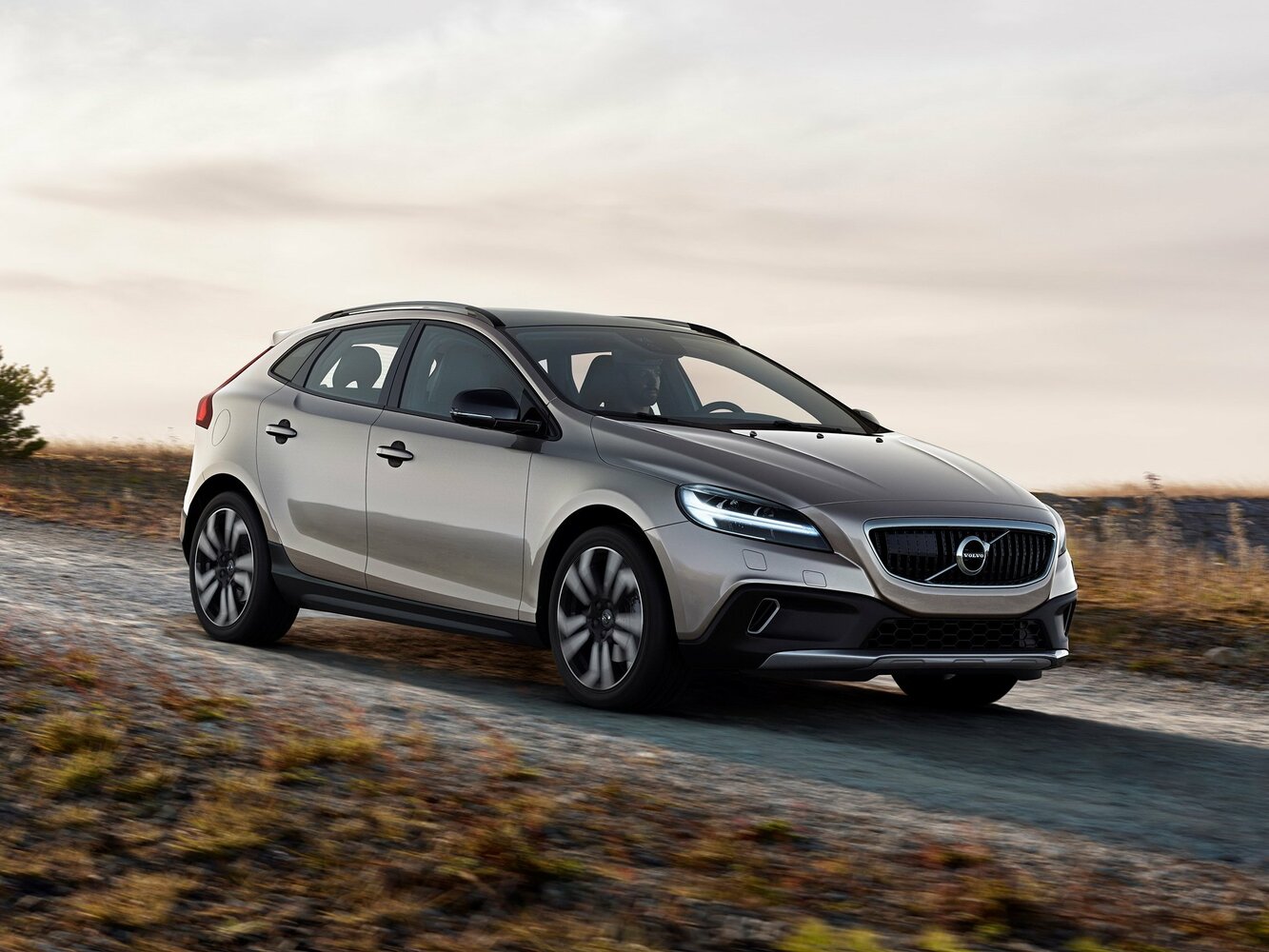 Volvo V40 Cross Country I (2012-2019) - Хэтчбек 5 дв.
