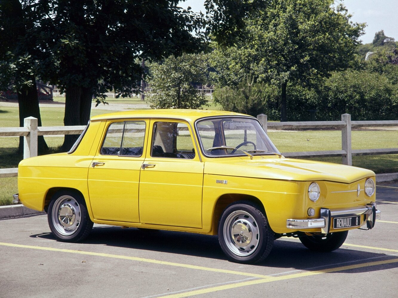 Renault 8 I (1962-1973) - Седан