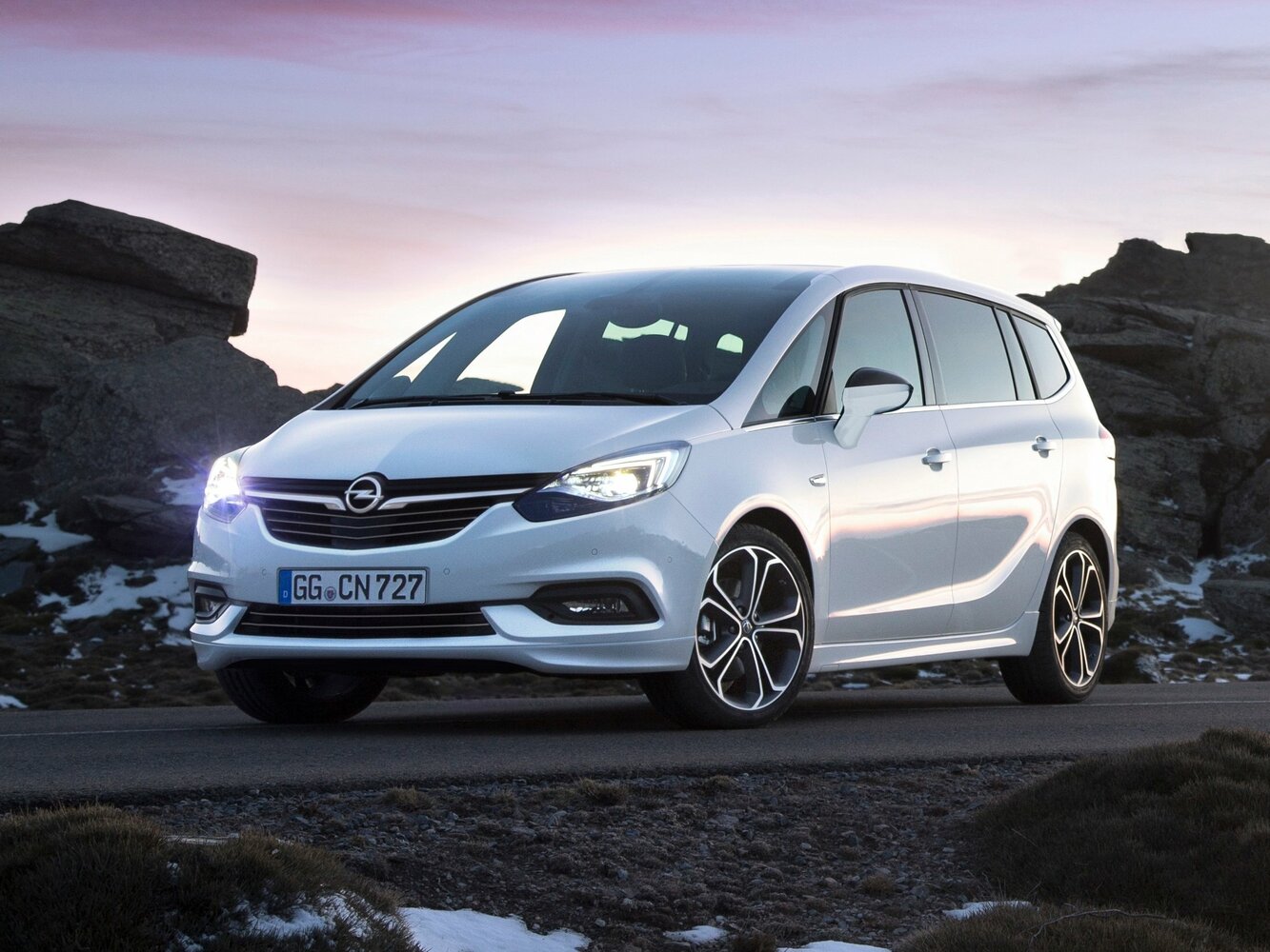 Opel Zafira C (2011-2019) - Минивэн