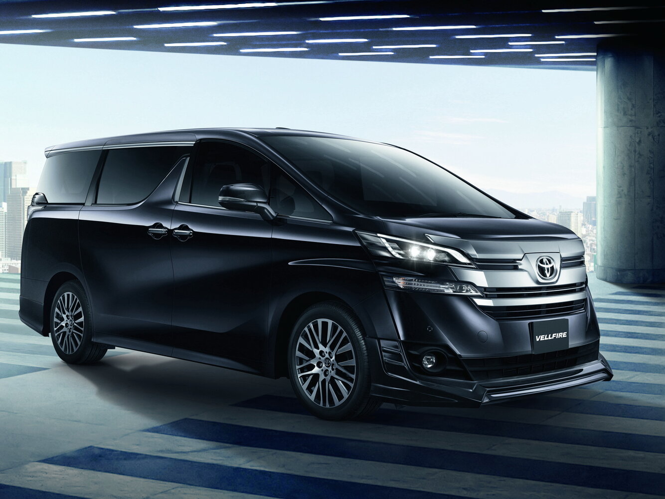 Toyota Vellfire II (2015-2023) - Минивэн