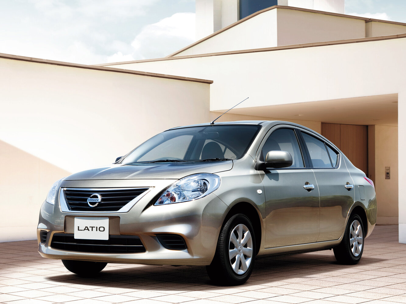 Nissan Latio I (2012-2016) - Седан