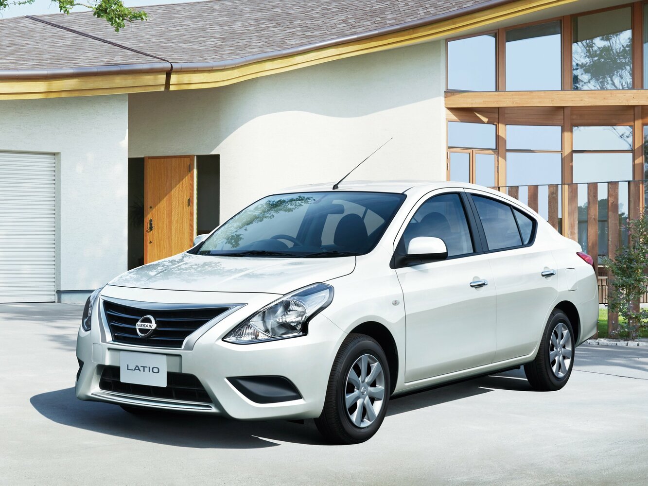 Nissan Latio I (2012-2016) - Седан