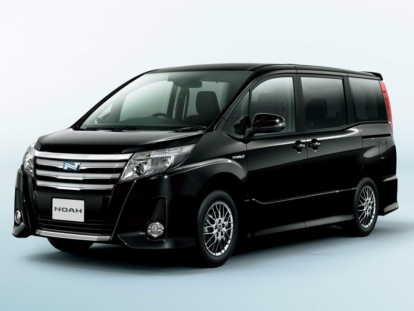 Toyota Noah III (2014-2021) - Минивэн