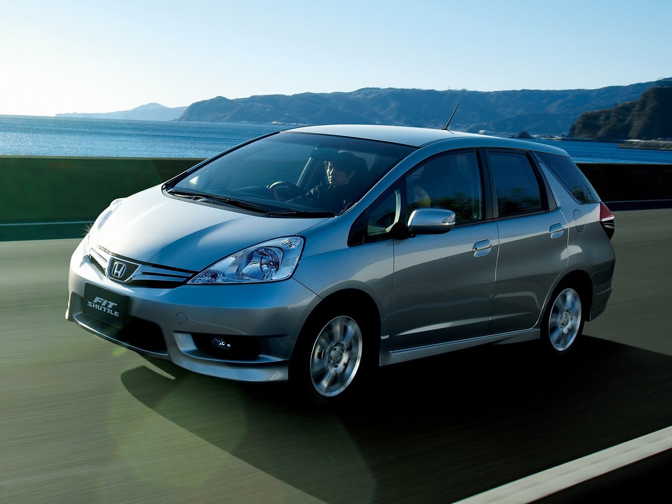 Honda Fit Shuttle I (2011-2015) - Универсал 5 дв.