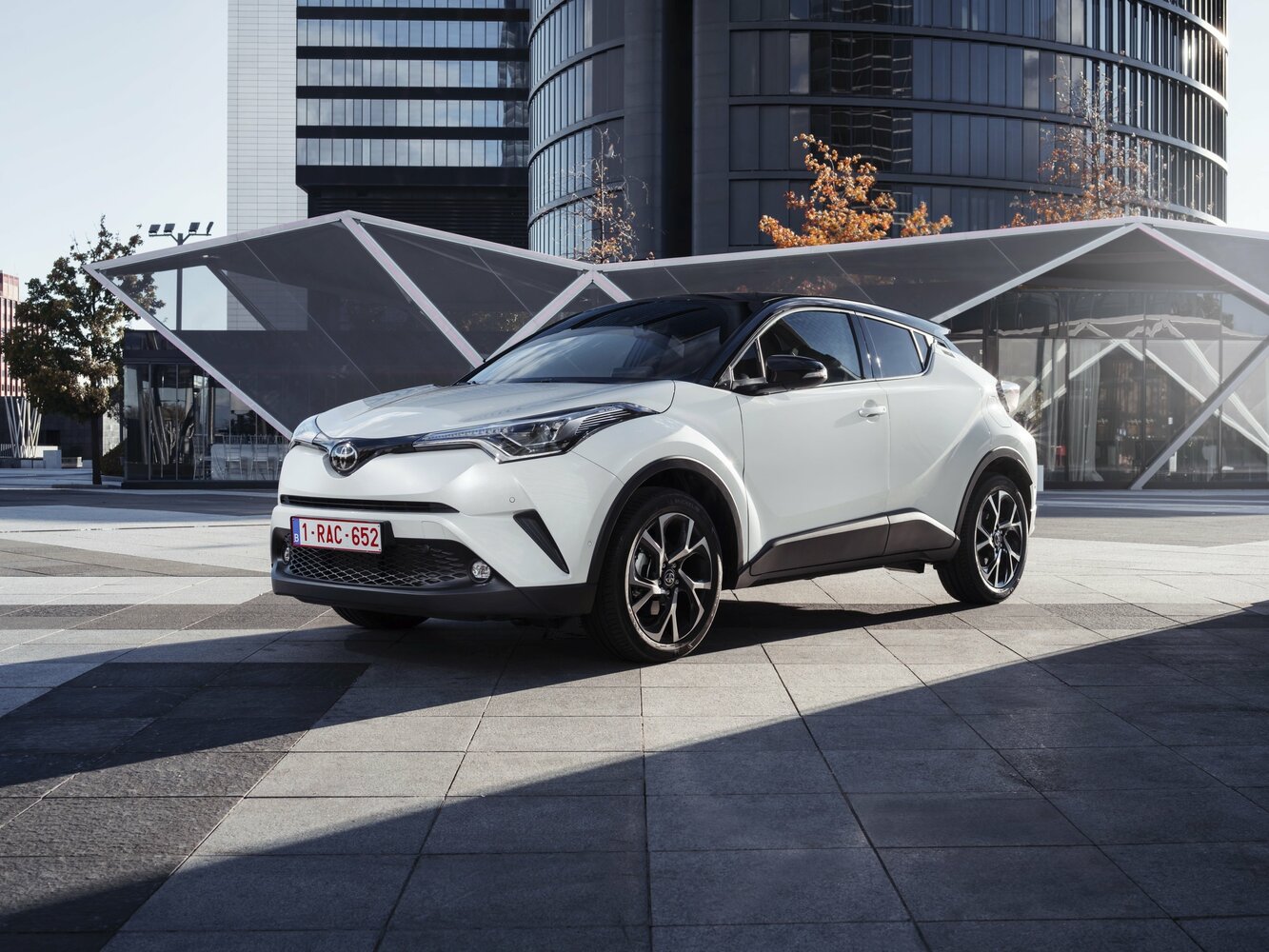 Toyota C-HR I (2016-2023) - Внедорожник 5 дв.