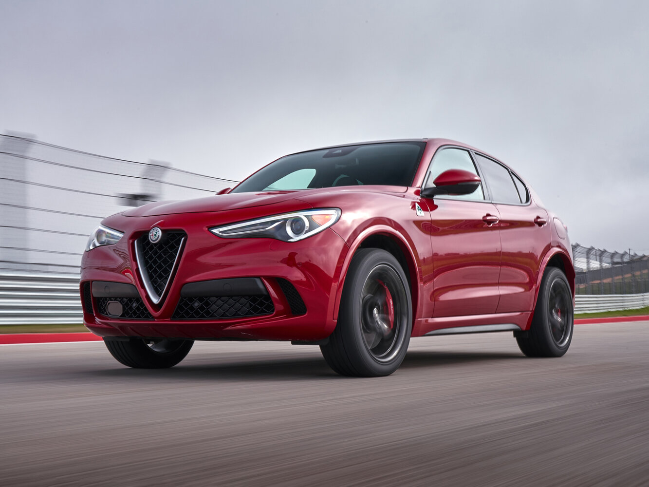 Alfa Romeo Stelvio I (2016-2026) - Внедорожник 5 дв.