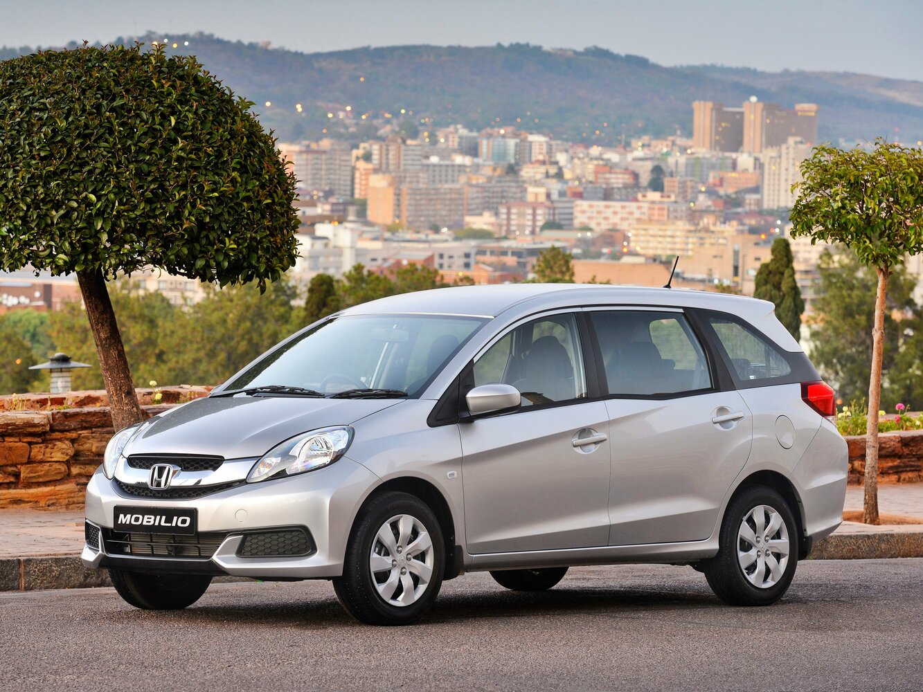 Honda Mobilio II (2014-2024) - Компактвэн