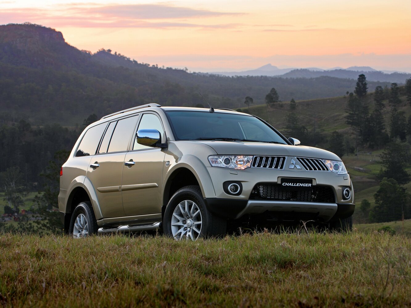 Mitsubishi Challenger II (2008-2015) - Внедорожник 5 дв.