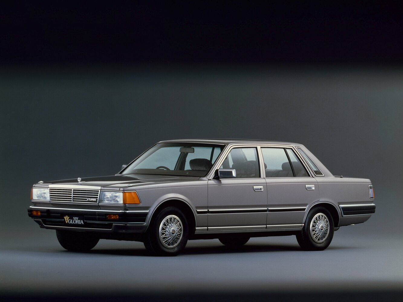 Nissan Gloria VII (1983-1999) - Седан