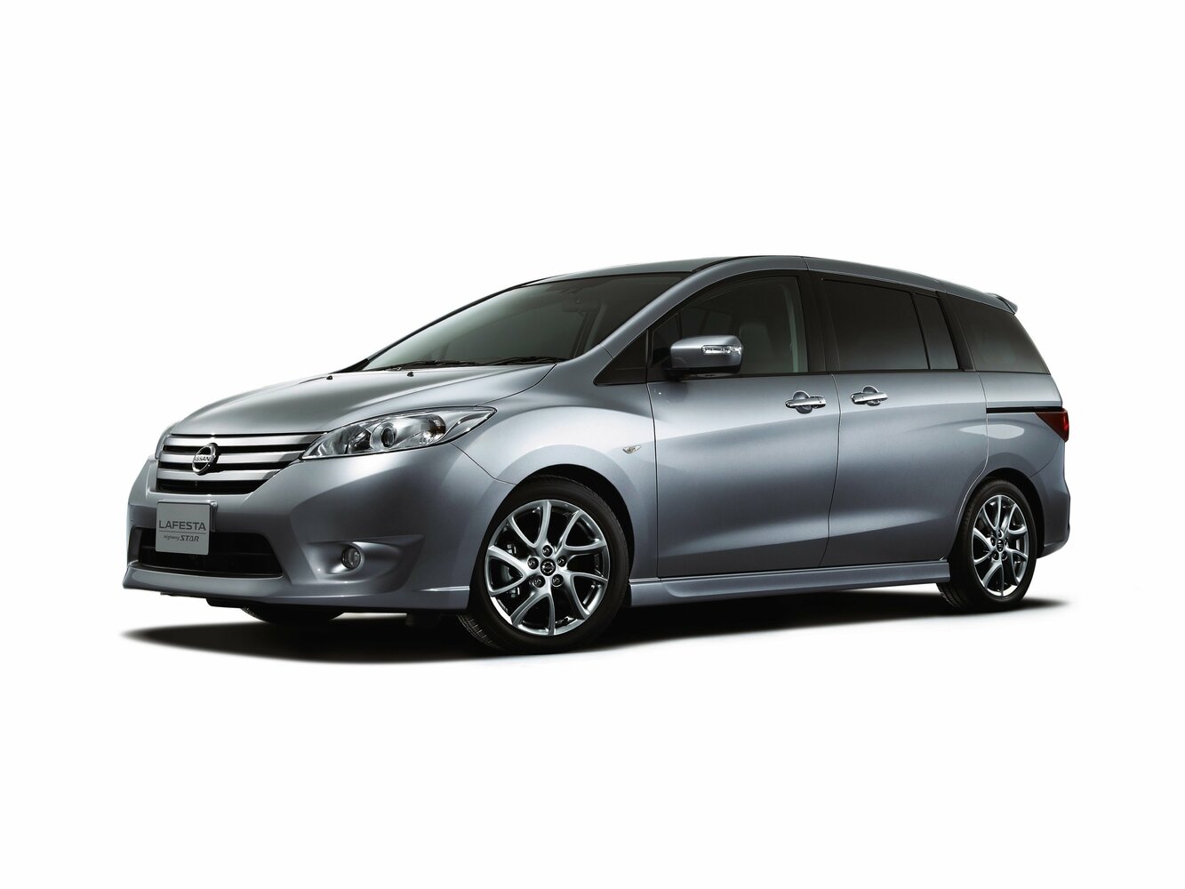 Nissan Lafesta II (2011-2018) - Компактвэн