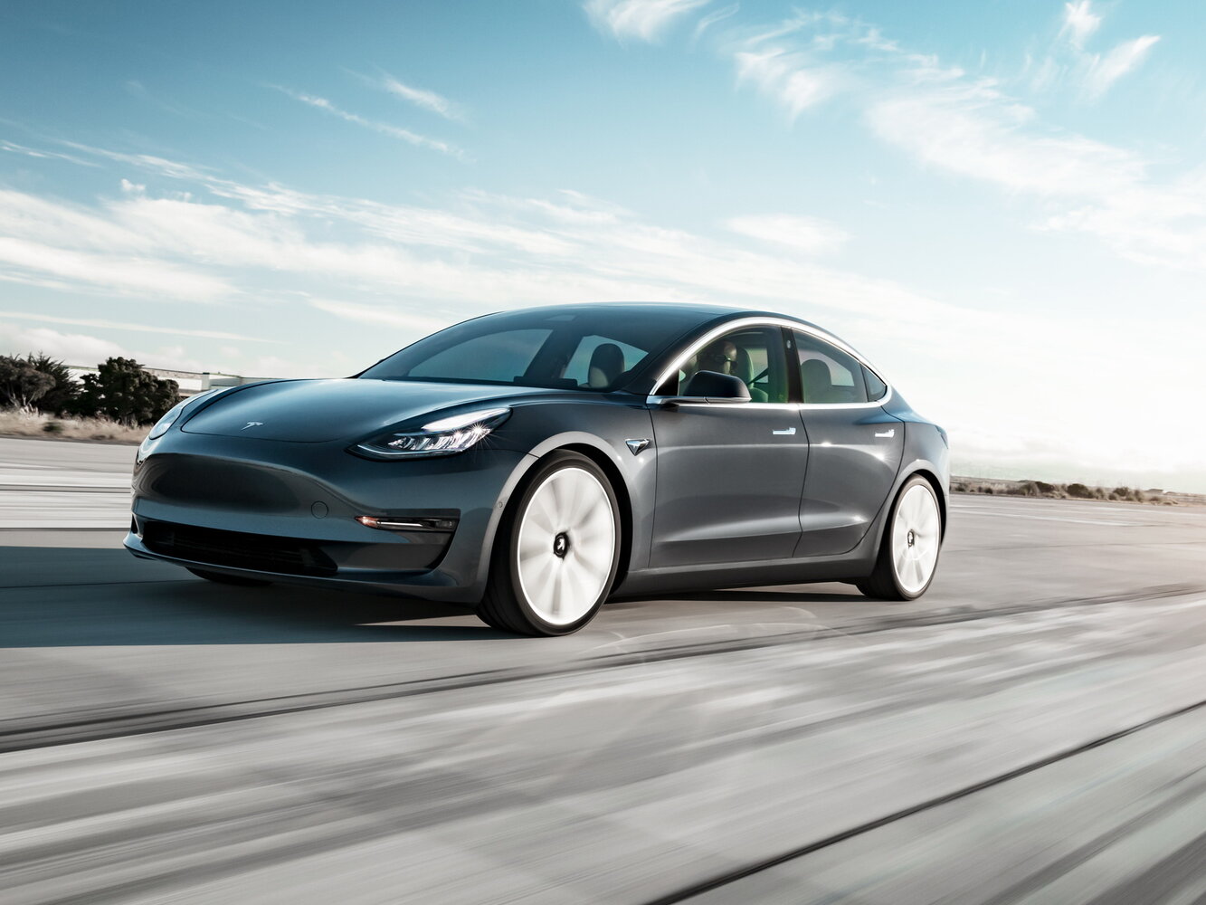 Tesla Model 3 I (2017-2026) - Седан