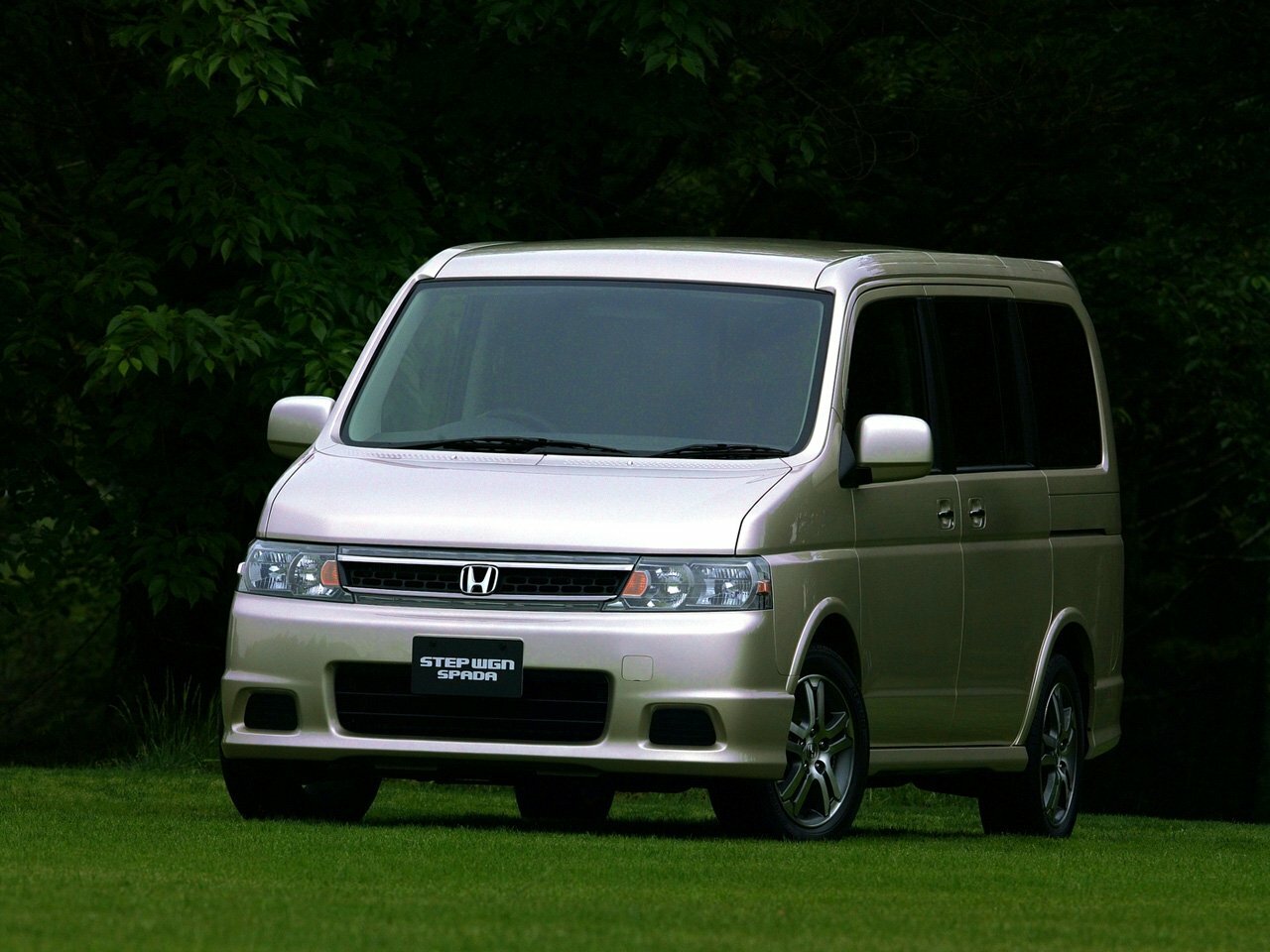 Honda Stepwgn II (2001-2005) - Минивэн Spada