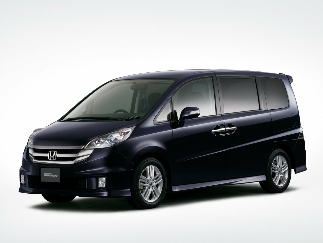 Honda Stepwgn III (2005-2009) - Минивэн Spada