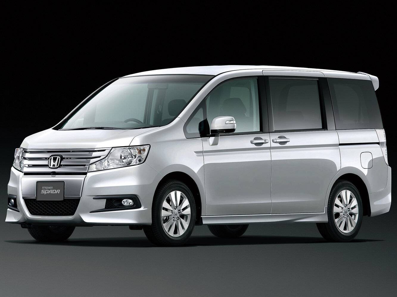Honda Stepwgn IV (2009-2015) - Минивэн Spada