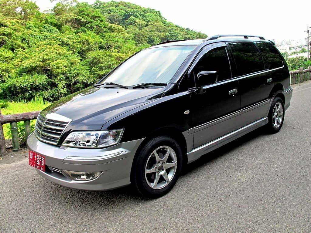 Mitsubishi Savrin I (2001-2014) - Минивэн