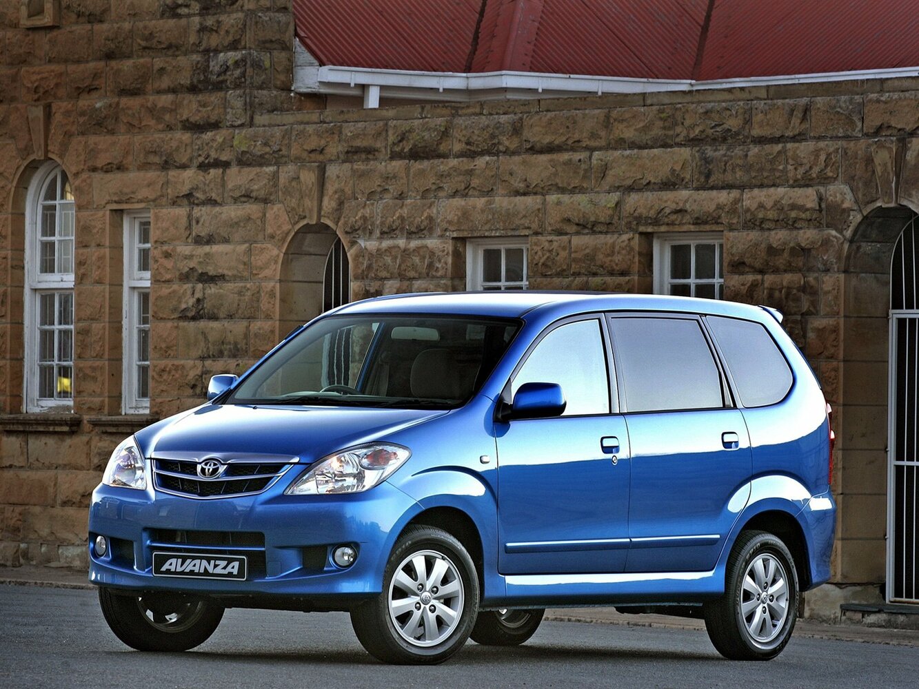 Toyota Avanza I (2006-2011) - Минивэн