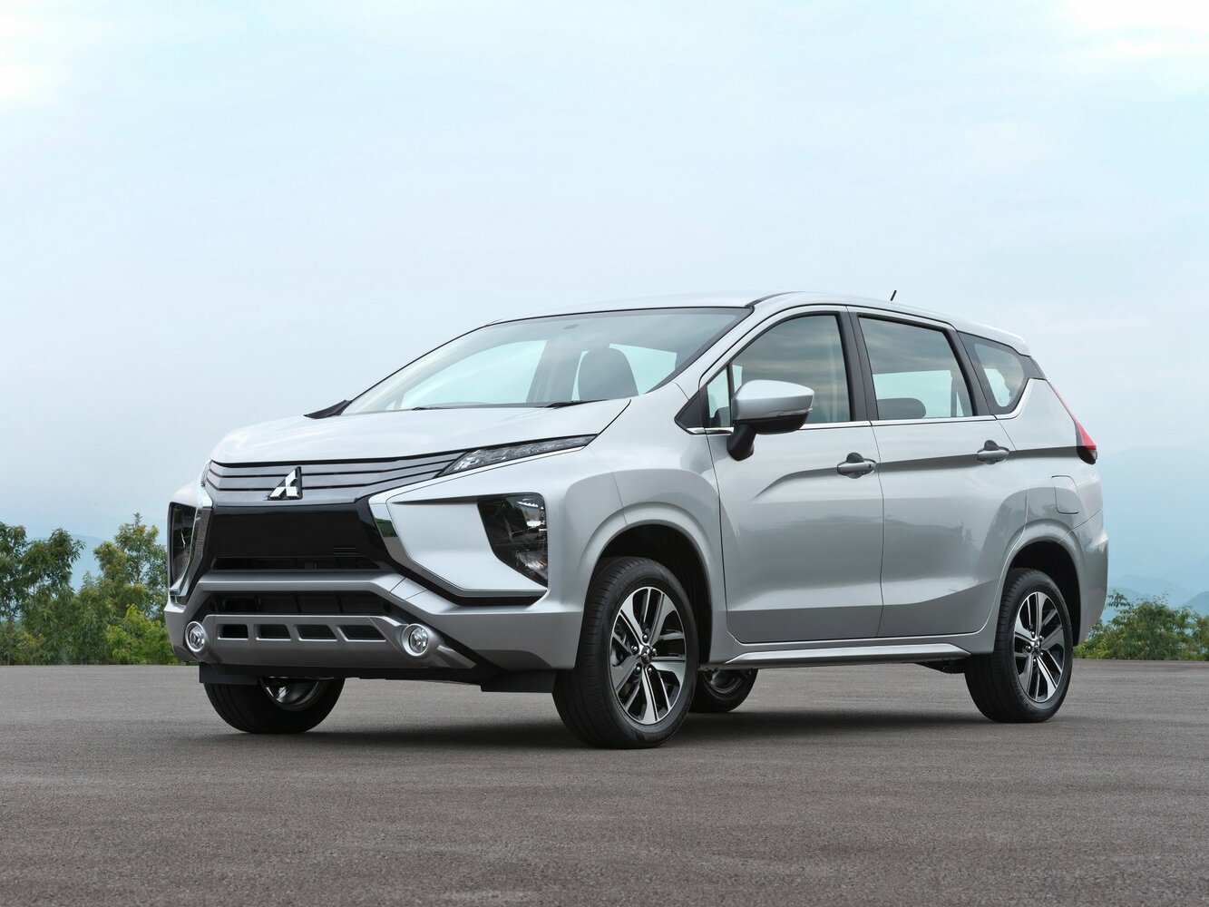 Mitsubishi Xpander I (2017-2026) - Внедорожник 5 дв.
