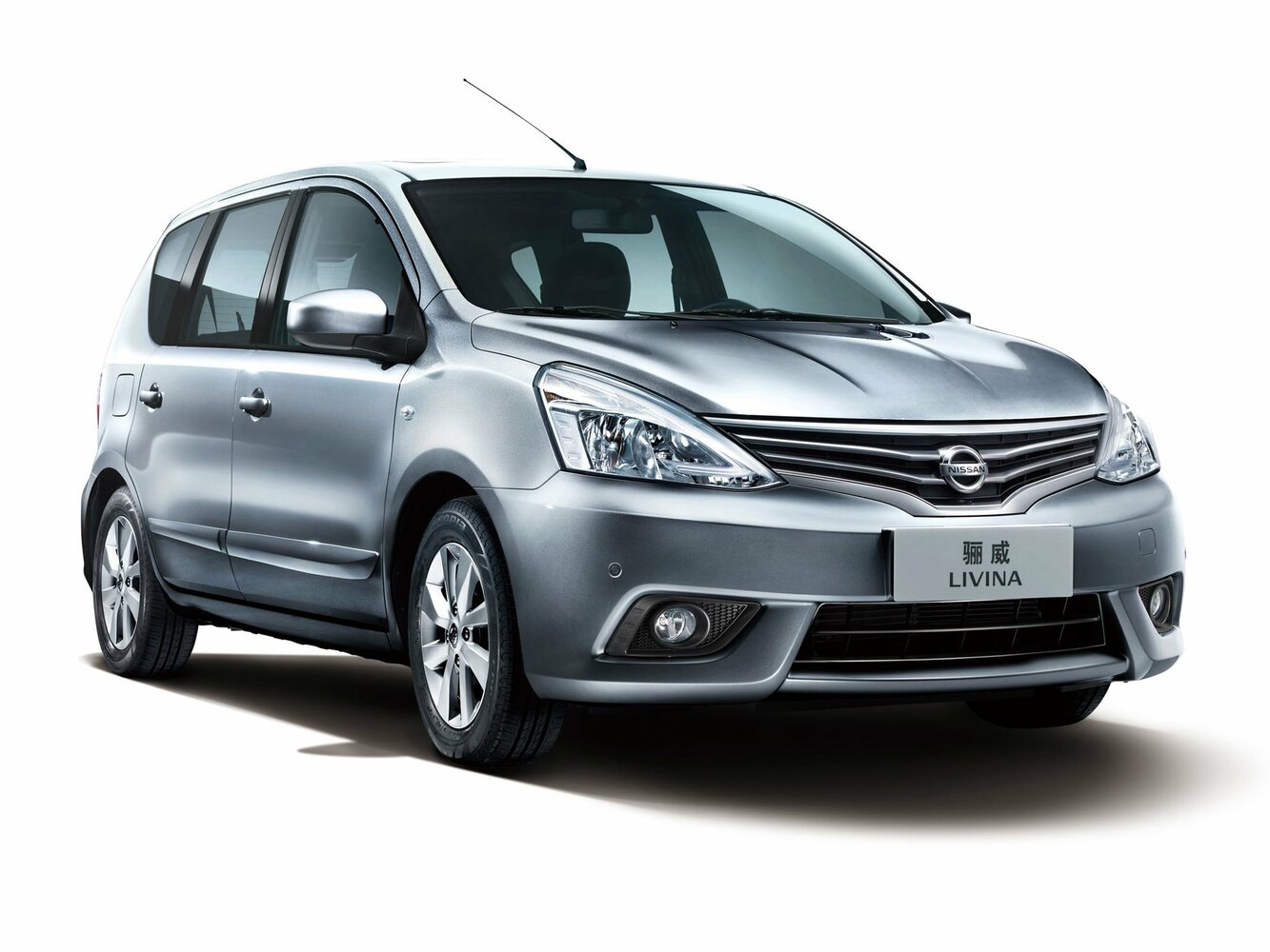 Nissan Livina I (2006-2019) - Минивэн