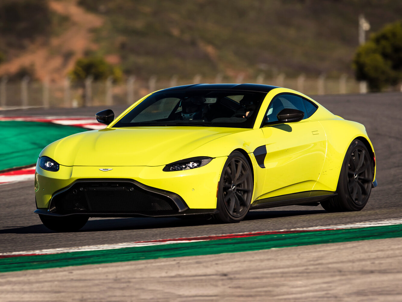 Aston Martin V8 Vantage IV (2017-2026) - Купе