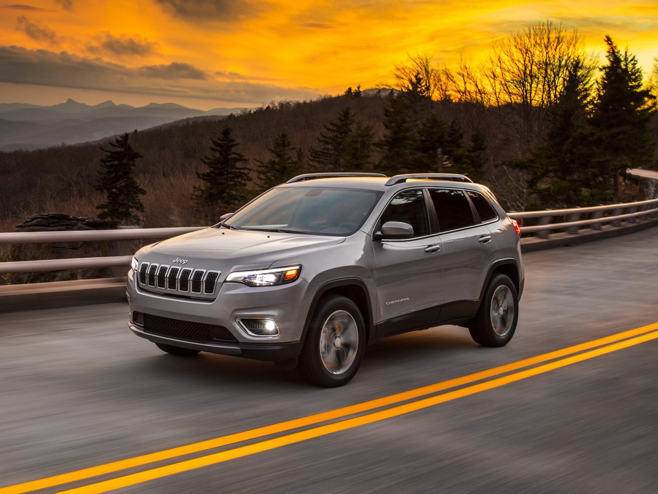 Jeep Cherokee V (2013-2023) - Внедорожник 5 дв.