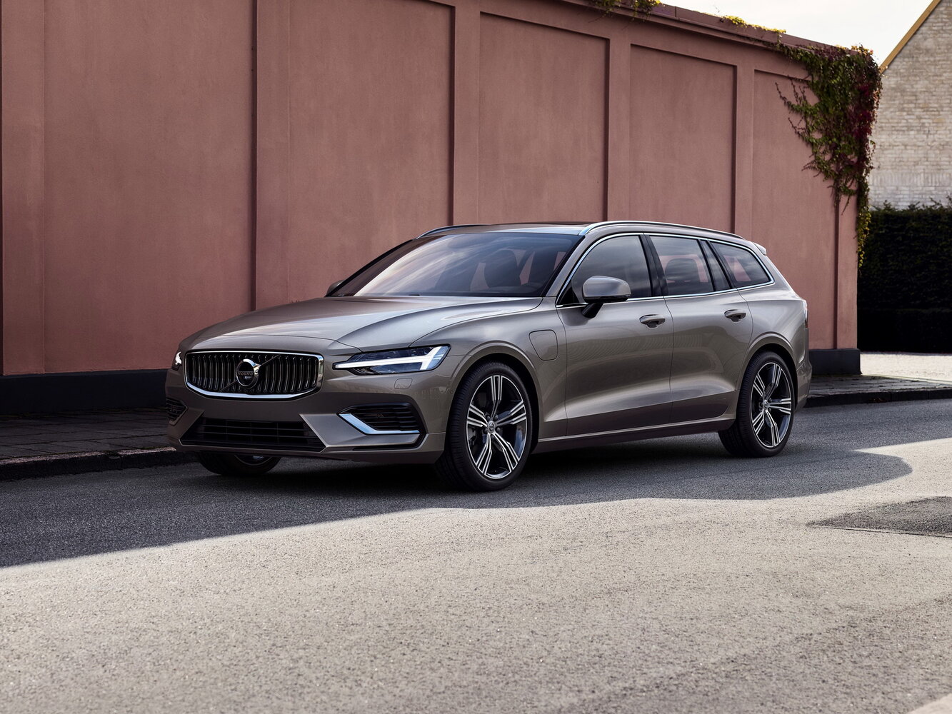 Volvo V60 II (2018-2026) - Универсал 5 дв.