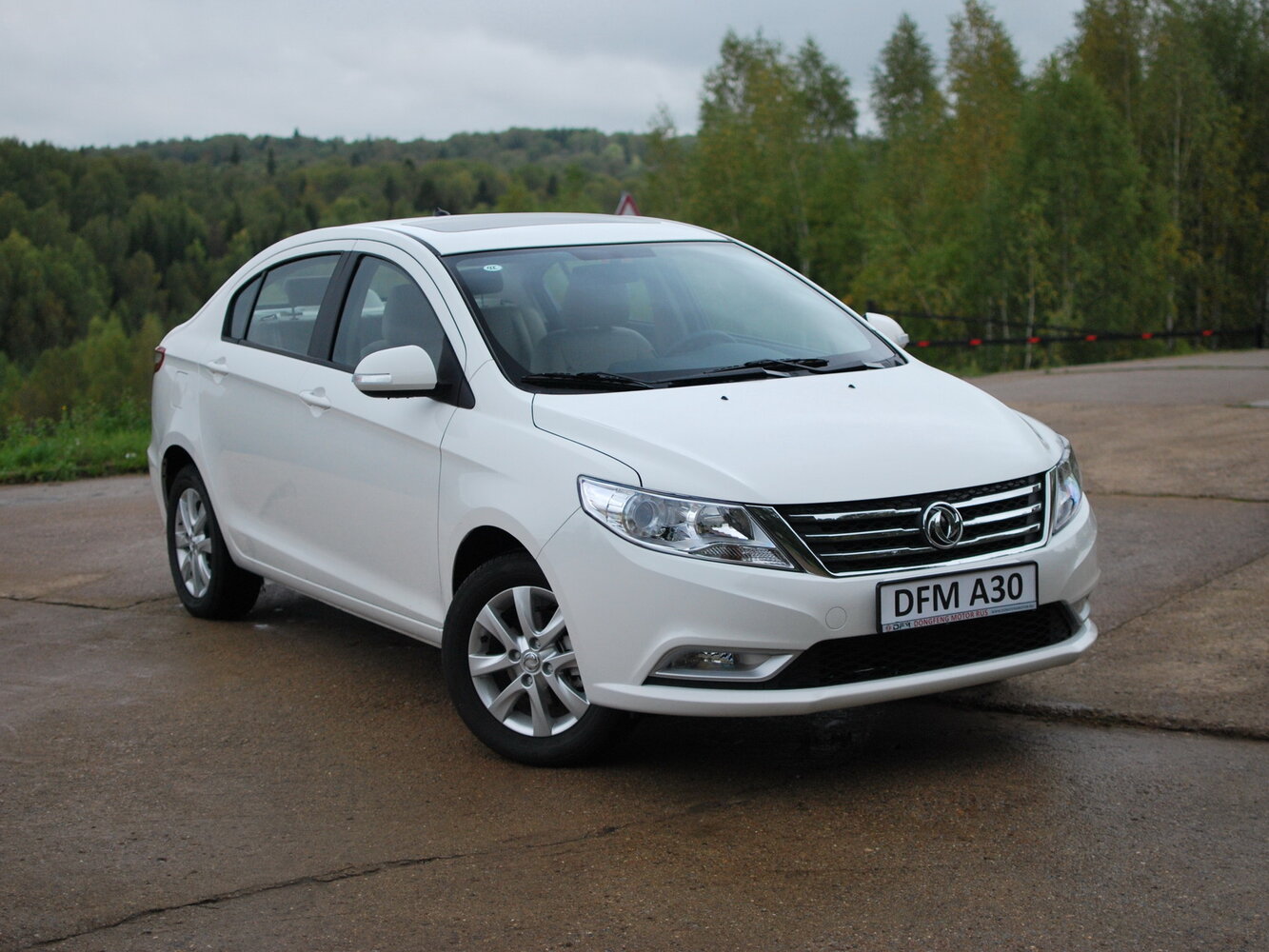 Dongfeng A30 I (2014-2019) - Седан